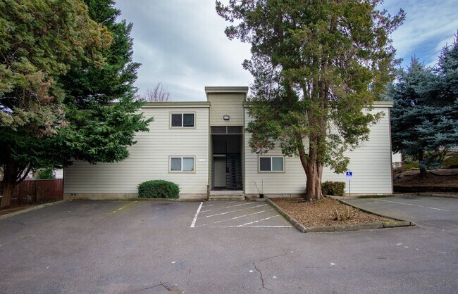 Building Photo - Spacious 2 Bedroom with Stylish Updates + A/C, W/D, D/W!