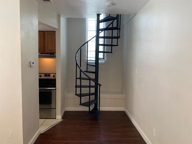 Building Photo - 5114 Bryan St