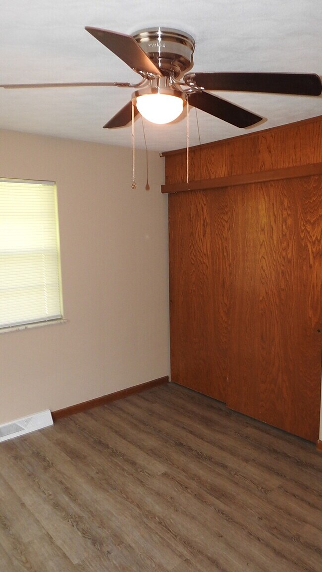 Building Photo - 1224 N Cottage Ave