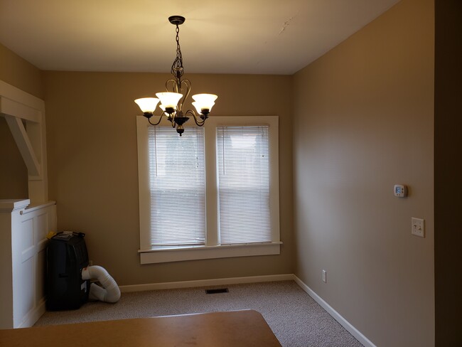 Dining area - 103 W 12th St