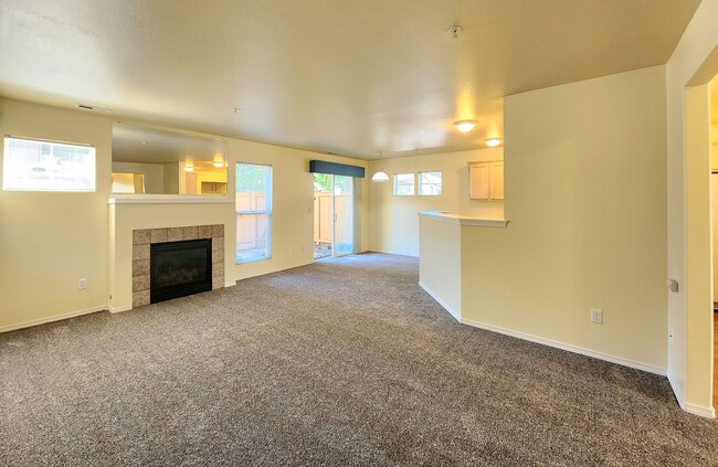 Building Photo - 3 Bedroom 2.5 Bath Townhome in Everett