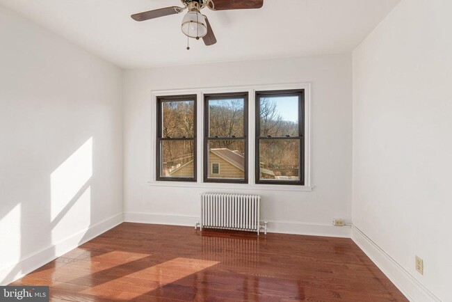 Building Photo - 20 Easton Rd