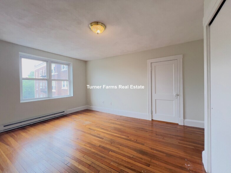 Building Photo - 402A Highland Ave