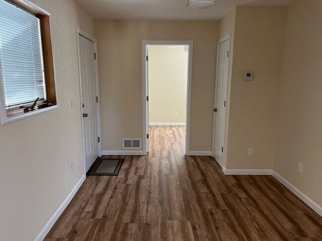 Building Photo - Charming 1BR House in Lakewood