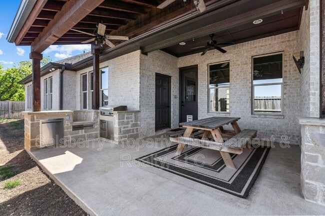 Building Photo - 121 Cedar Ln