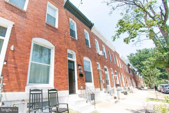 Primary Photo - 636 S Kenwood Ave