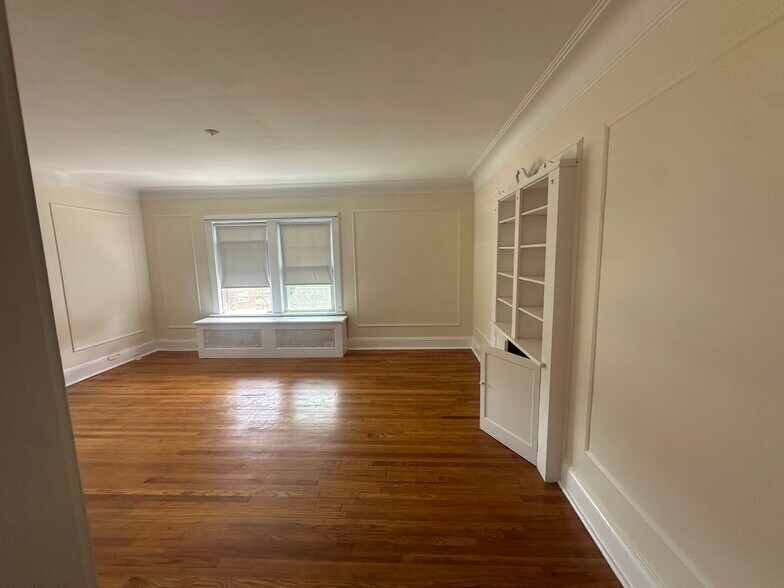 Living Room - 283 Mile Square Rd