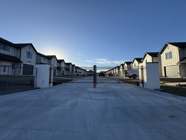 Building Photo - 1745 E Rex Rd