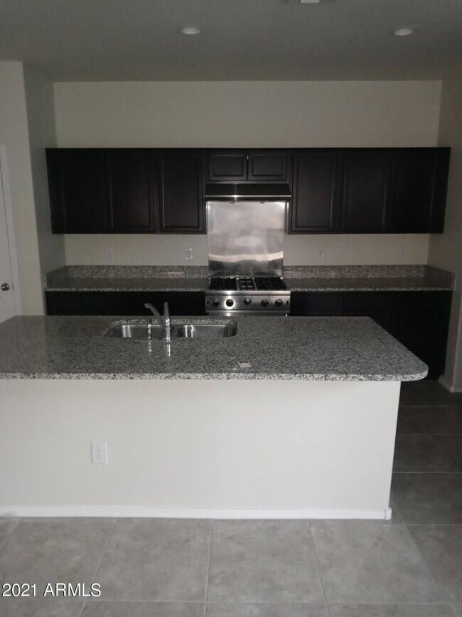 Building Photo - 31070 W Whitton Ave