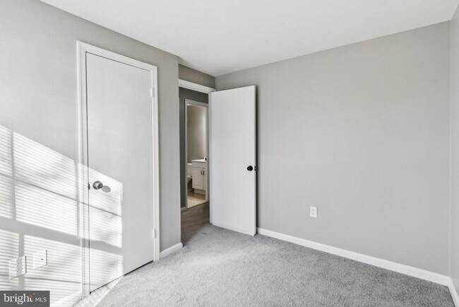 Building Photo - 10603 Tuppence Ct