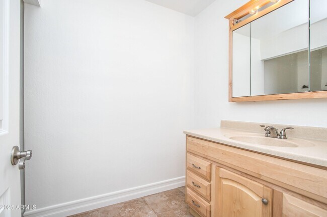 Building Photo - 1905 S Old Greenfield Rd