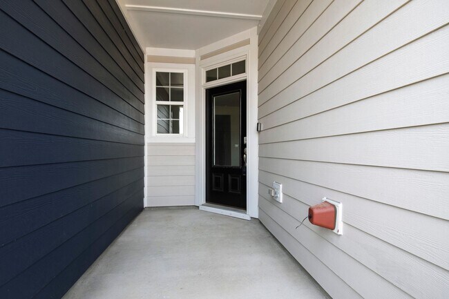 Building Photo - Beautiful Modern 3BR Townhome in the Heart of Wendell!