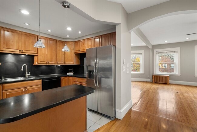 Building Photo - 1011 Beacon St