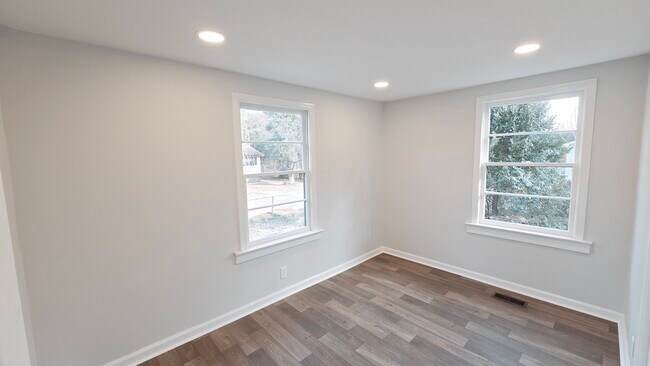 Building Photo - 64 Spruce St