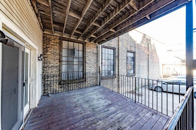 Building Photo - 2 bedroom in Chicago IL 60647