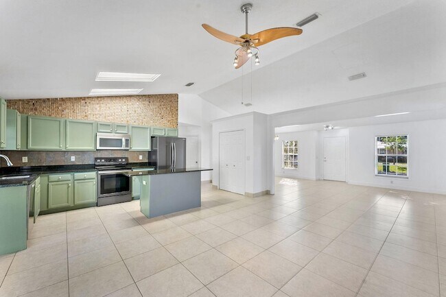 Building Photo - 655 SE Ron Rico Terrace