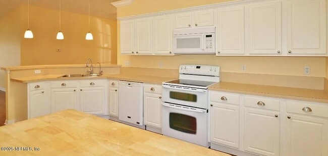 Building Photo - 6340 Ironside Dr S