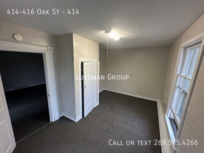 Building Photo - 414-416 Oak St-414