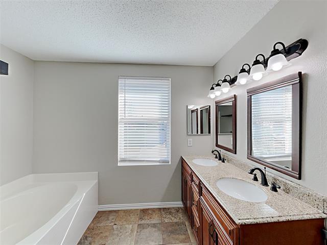 Building Photo - 2140 W Grove Ln