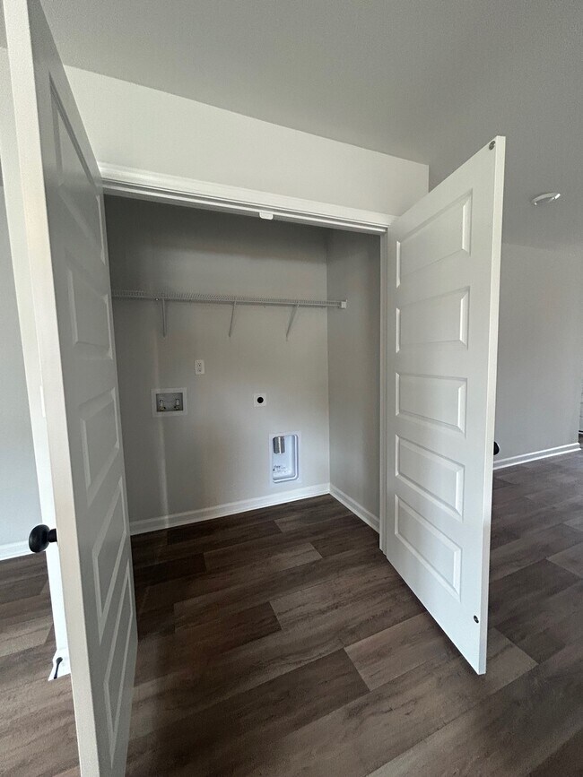 Building Photo - 321 Sweet Vernal St