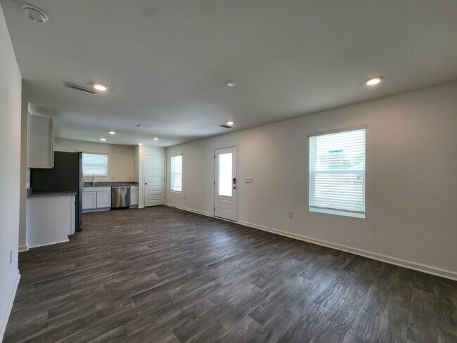 Building Photo - New 3/2 with fenced yard in Foley