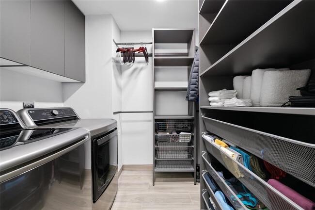 Building Photo - 340 City View Dr