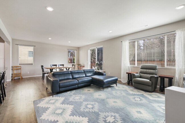 Building Photo - MOVE IN READY NOW! Meridian Campus home available! Beautiful 4 bedrooms 2.5 baths. Easy JBLM comm...
