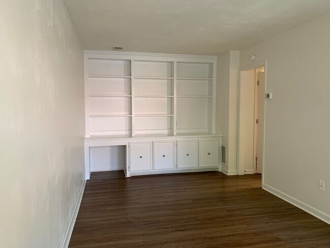 Primary Photo - 2 Bedroom 1.5 Bath Townhouse