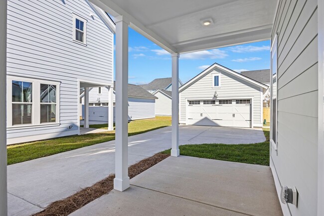 Building Photo - Beautifully finished 4-bedroom, 3-bath home!