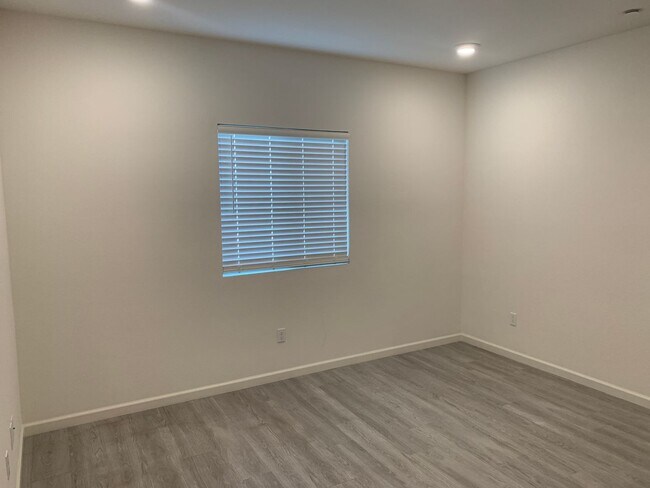 Building Photo - 810 Holdenhurst Ln
