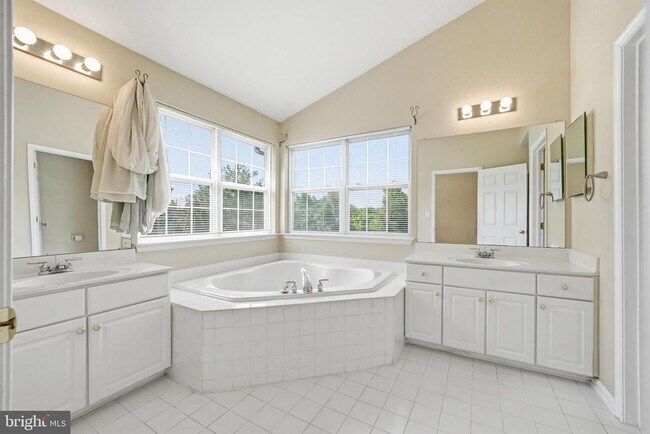 Building Photo - 445 Tuvira Ln