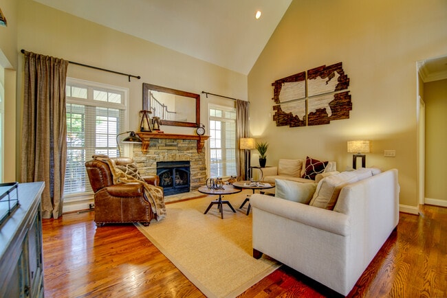 Building Photo - 5 BR, 3 BA Home Quiet Cul de Sac, Convenie...