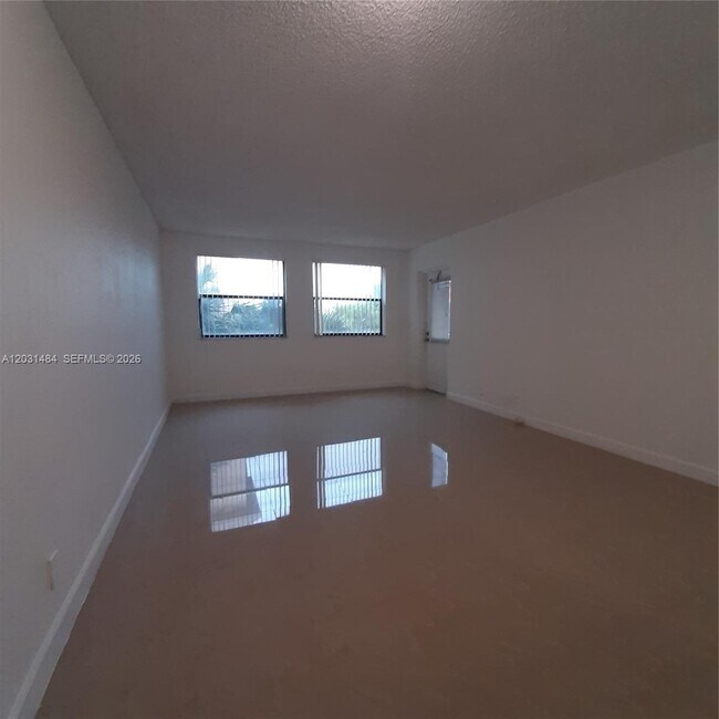 Building Photo - 8160 Geneva Ct