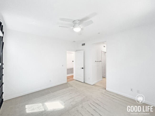 Building Photo - Beautiful 3BD/3BA w/ A/C, In-Unit Laundry, and Attached Garage in Mission Valley!