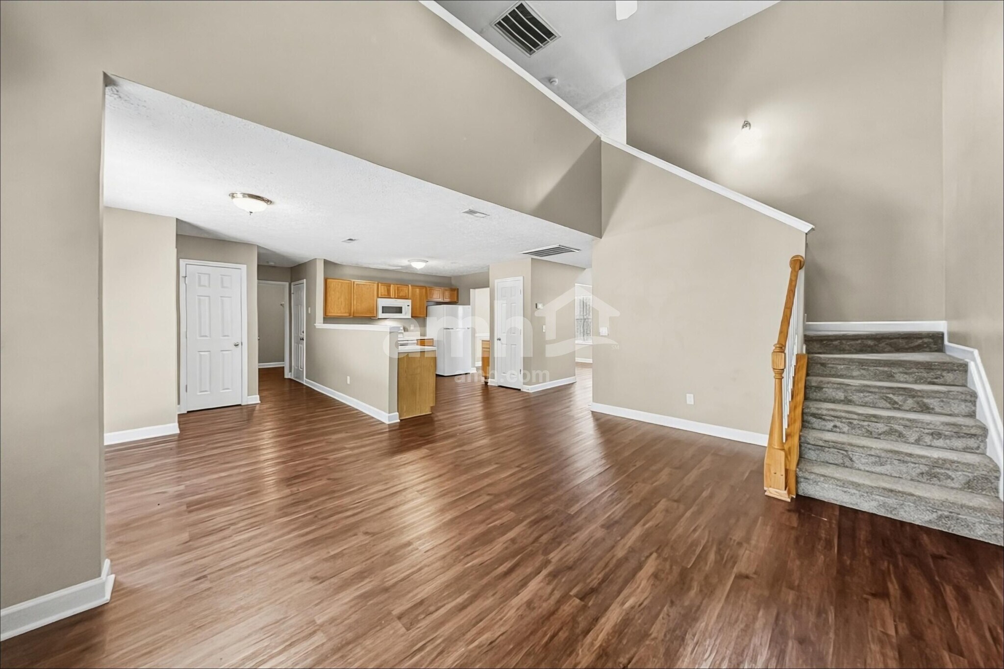 Building Photo - 8028 Meadowview Ln