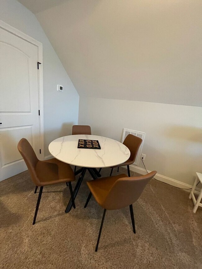Building Photo - Fully Furnished, Short Term Rental, 1 Mont...