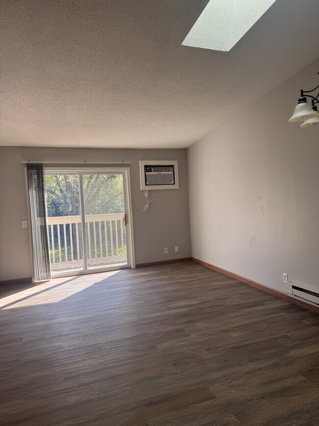 Building Photo - 17490 Pond Cir