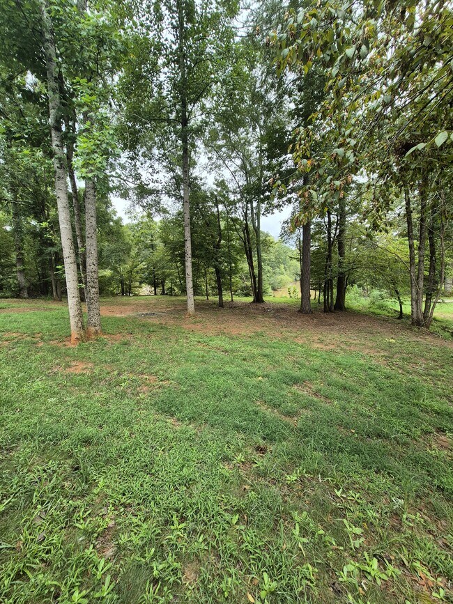 Building Photo - 595 Vaughn Rd