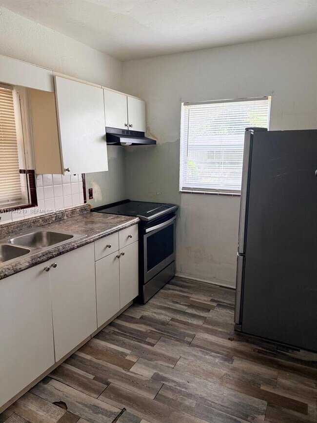 Building Photo - 1026 NW 50th St