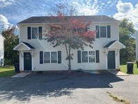 Building Photo - 413 Three Creeks Ct