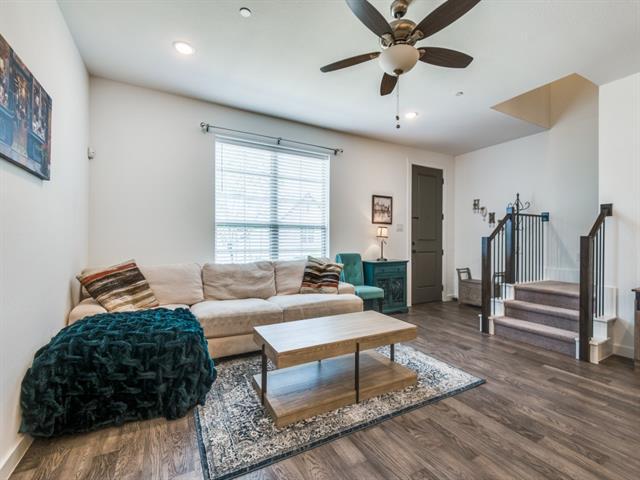 Building Photo - 532 Ballustrade Dr