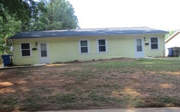Building Photo - 323 Oak St