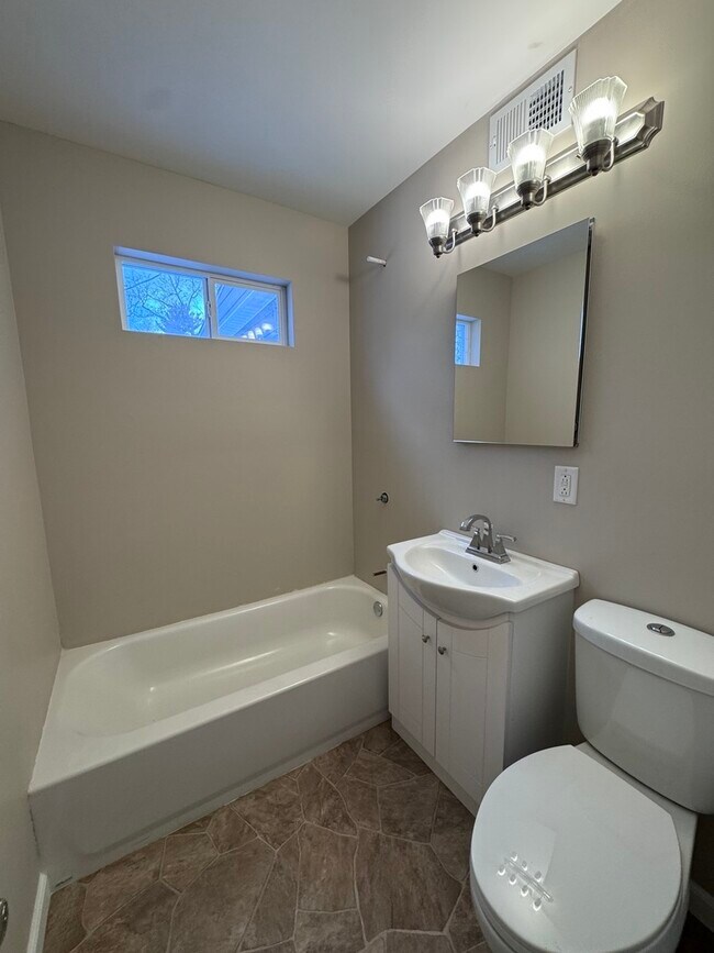 Building Photo - 14240 Linder Ave