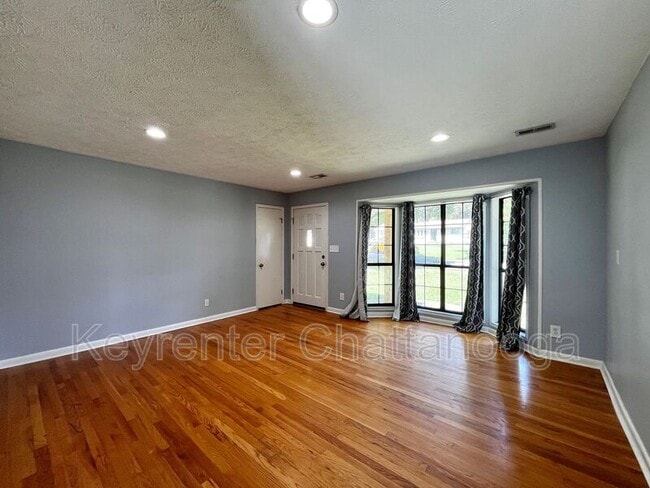 Building Photo - 7714 Basswood Dr