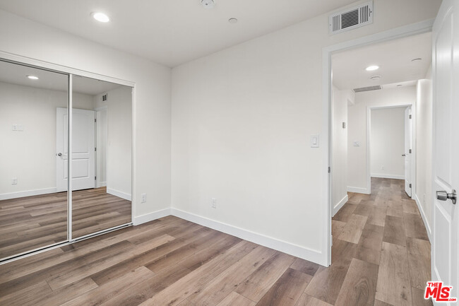 Building Photo - 2527 Hauser Blvd
