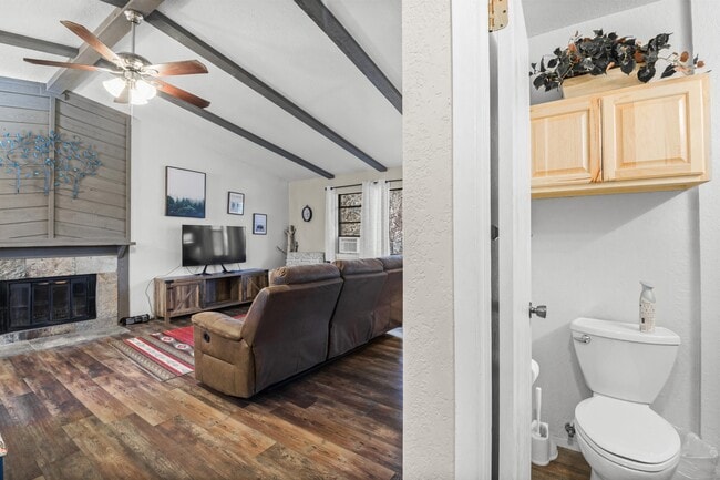 Building Photo - 103 Racquet Pl