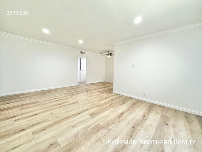 Building Photo - 6025 Whitsett Ave