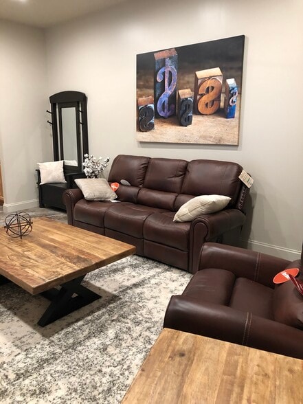 Living - 914 Morgantown Ave