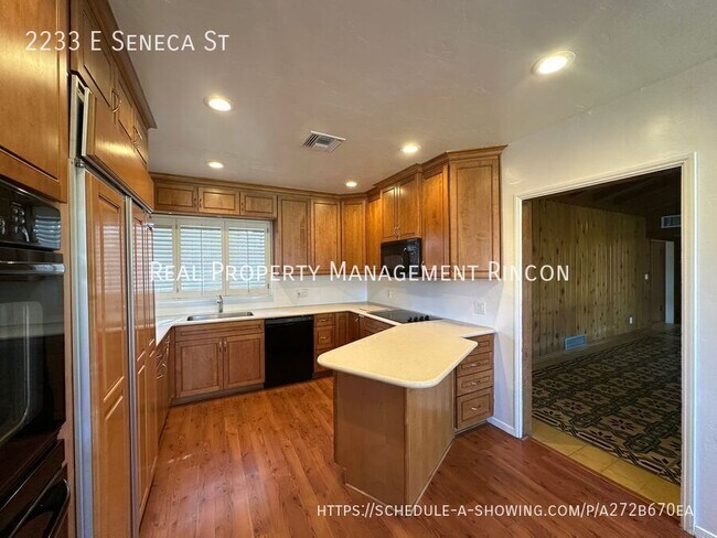 Building Photo - 2233 E Seneca St