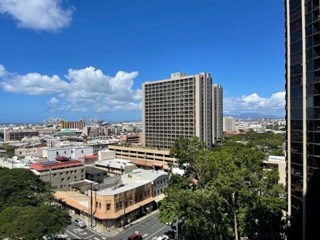 Building Photo - 1212 Nuuanu Ave